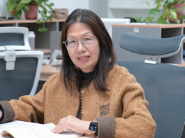 南通市作家协会会员，胜任高中语文循环教学，有多届高三毕业班执教经历，曾获市局“育人标杆奖”。